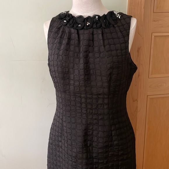 Taylor Black Sleeveless Empire Waist Midi Dress, Size 10 - Picture 2 of 16